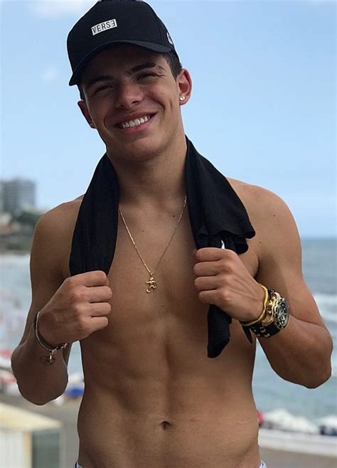 50 fotos de Thomaz Costa pelado mostrando o pênis